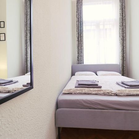 Joseph Boulevard Apartment - 3Bdr, 2Bath, 8Ppl Budapest Extérieur photo