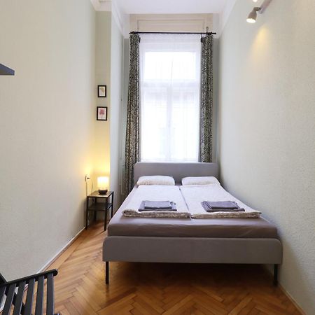 Joseph Boulevard Apartment - 3Bdr, 2Bath, 8Ppl Budapest Extérieur photo