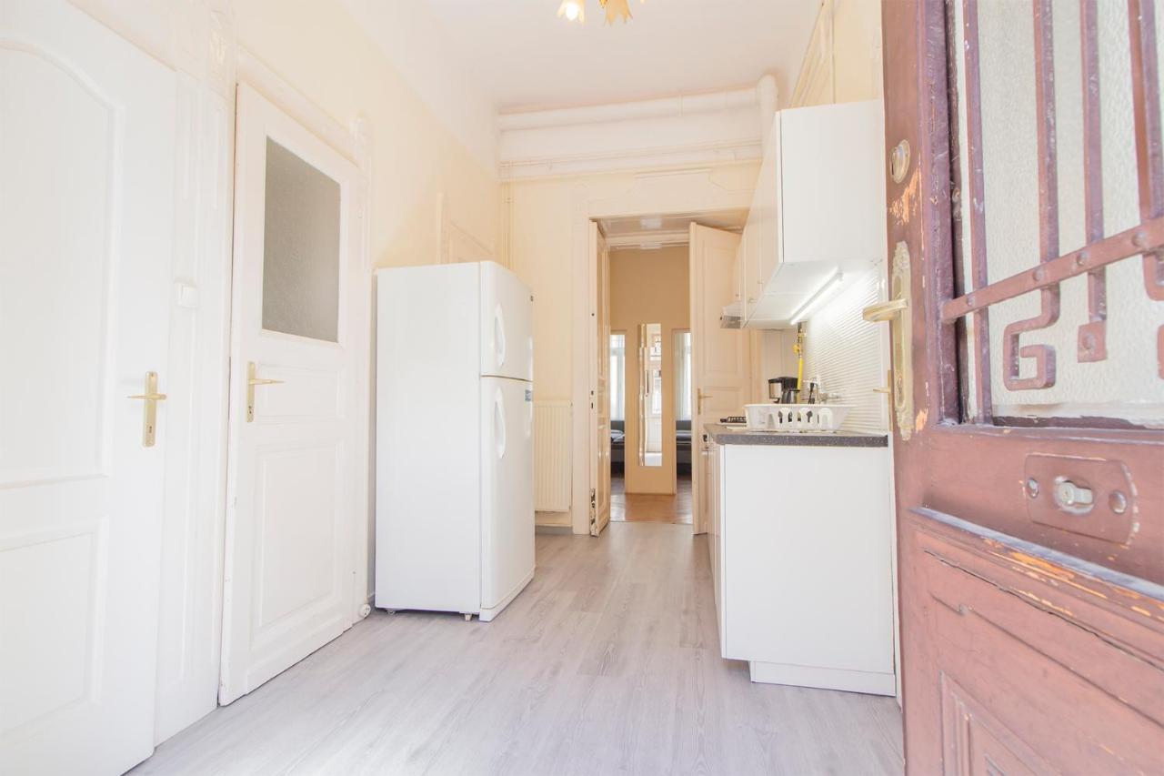 Joseph Boulevard Apartment - 3Bdr, 2Bath, 8Ppl Budapest Extérieur photo