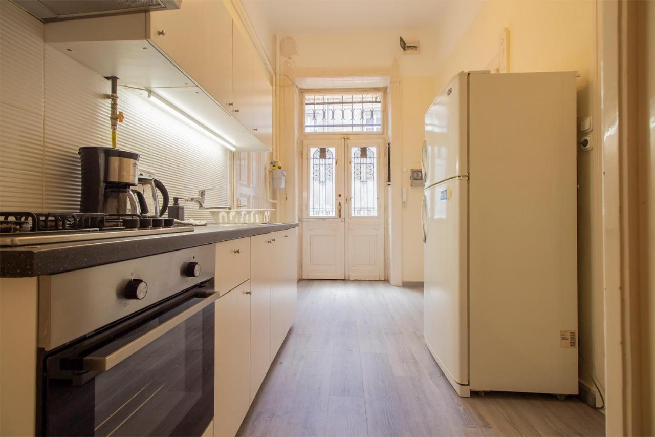 Joseph Boulevard Apartment - 3Bdr, 2Bath, 8Ppl Budapest Extérieur photo