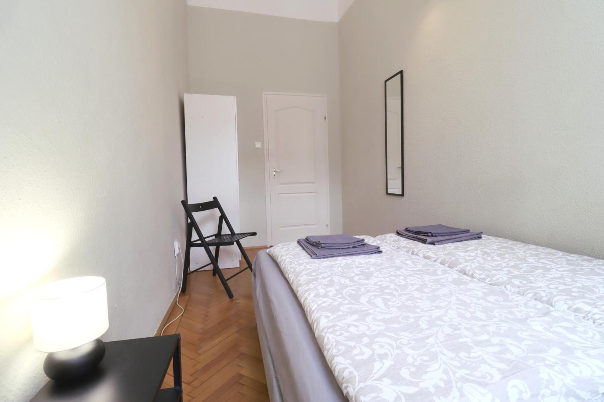 Joseph Boulevard Apartment - 3Bdr, 2Bath, 8Ppl Budapest Extérieur photo