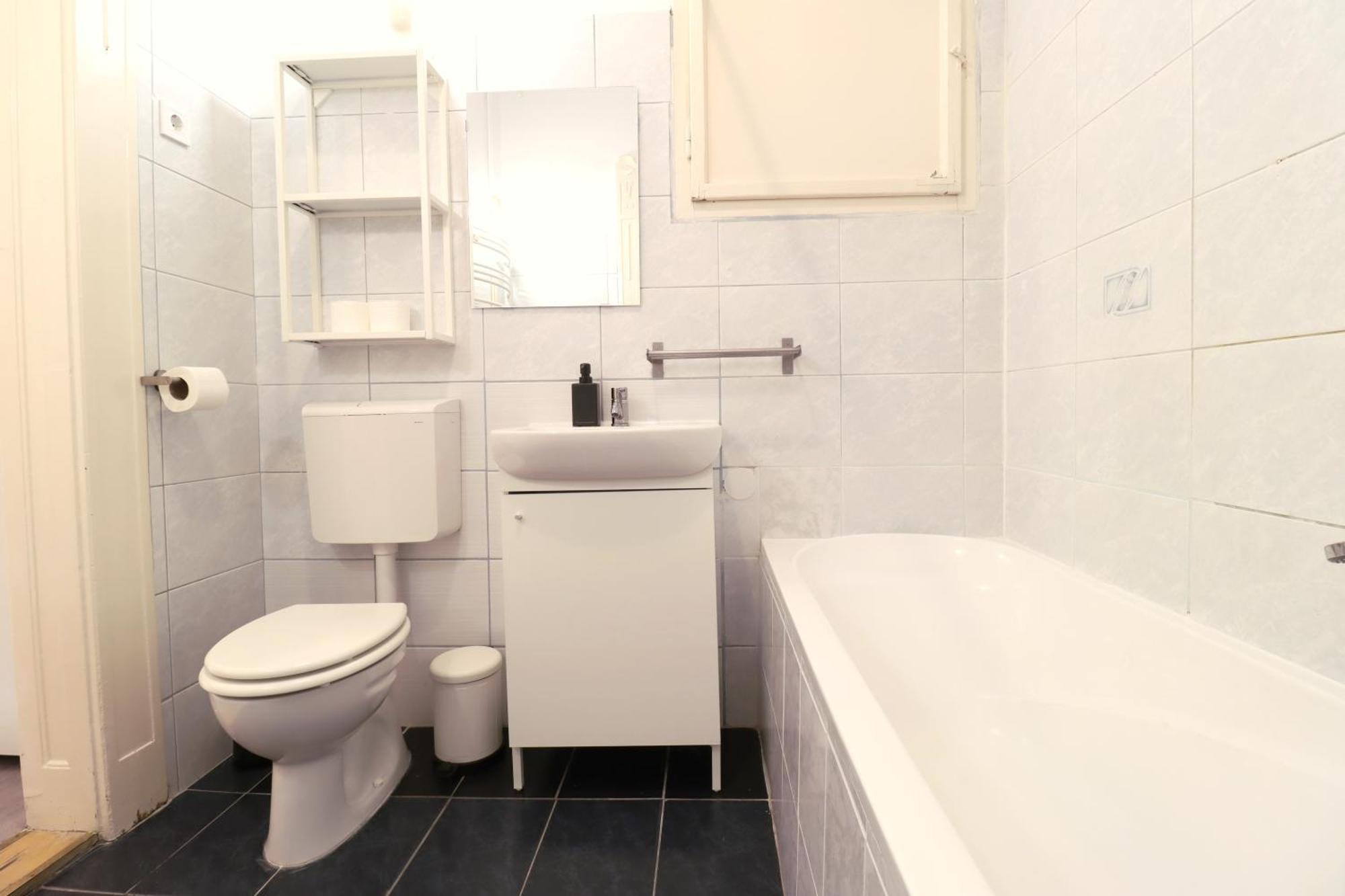 Joseph Boulevard Apartment - 3Bdr, 2Bath, 8Ppl Budapest Extérieur photo