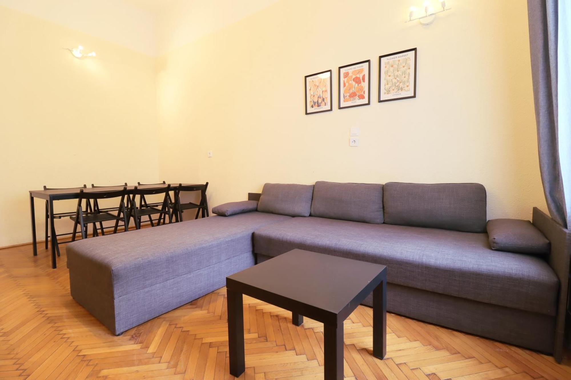 Joseph Boulevard Apartment - 3Bdr, 2Bath, 8Ppl Budapest Extérieur photo