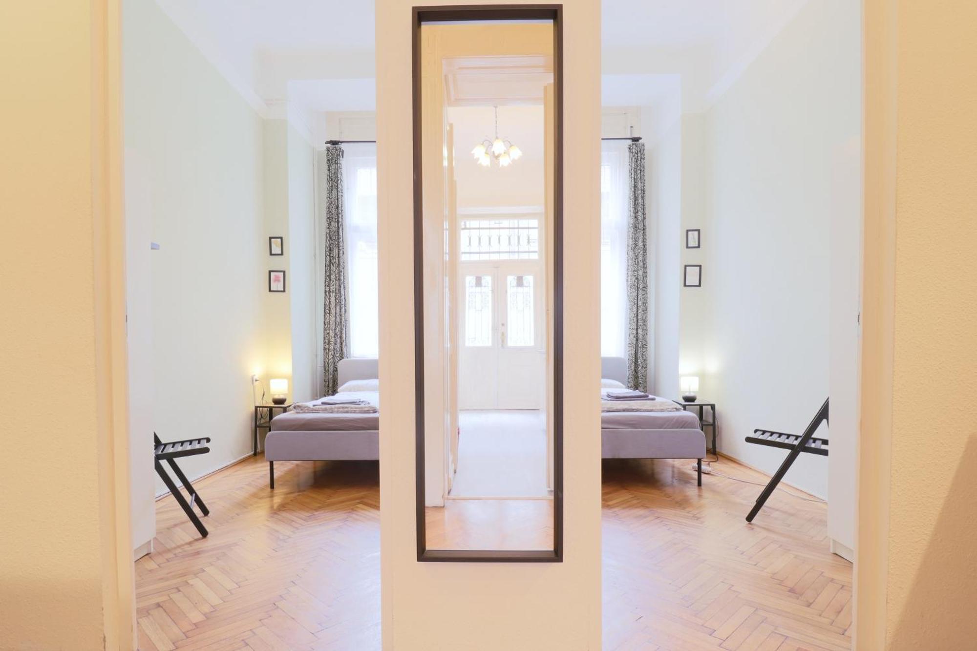 Joseph Boulevard Apartment - 3Bdr, 2Bath, 8Ppl Budapest Extérieur photo