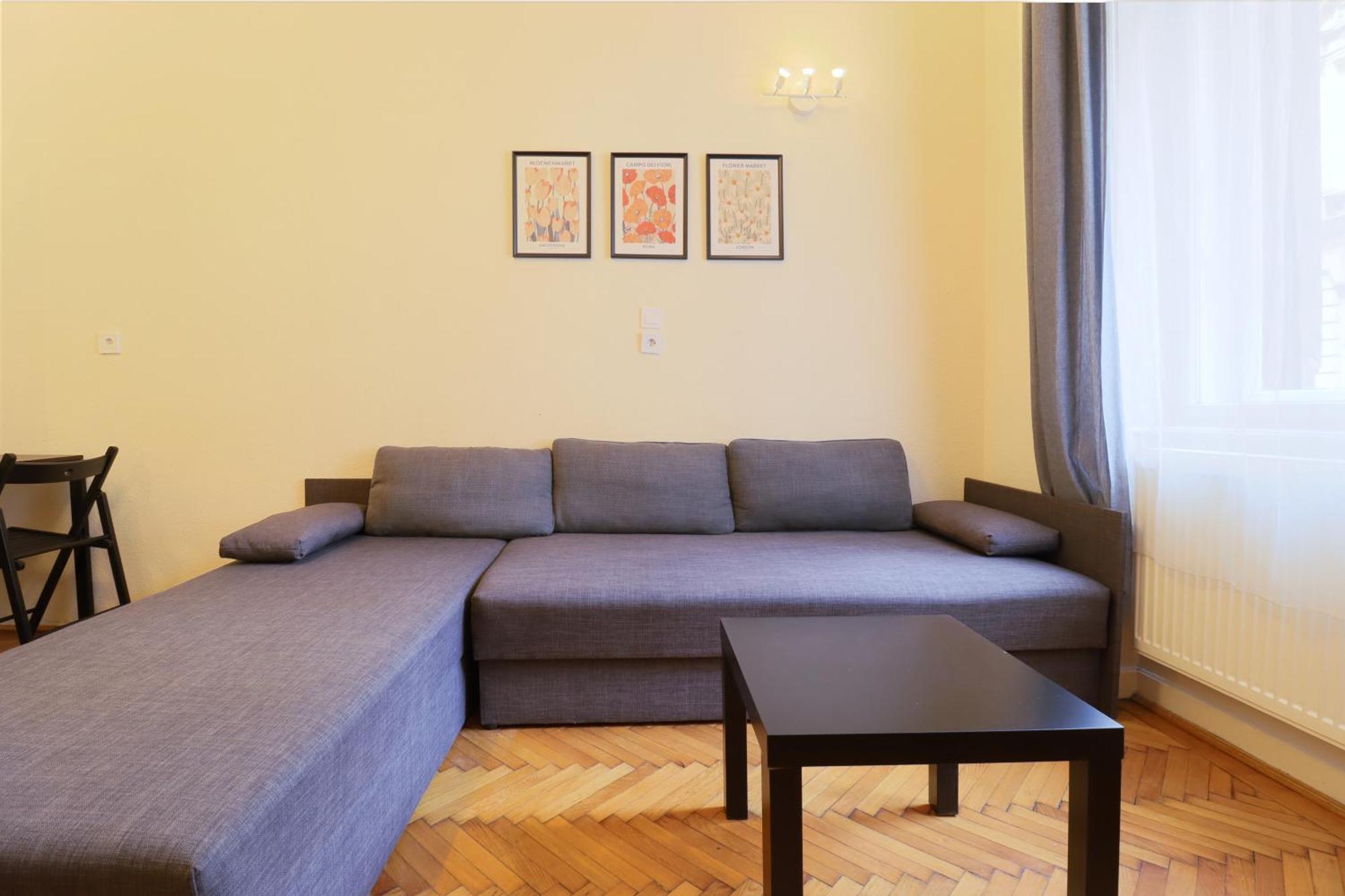 Joseph Boulevard Apartment - 3Bdr, 2Bath, 8Ppl Budapest Extérieur photo