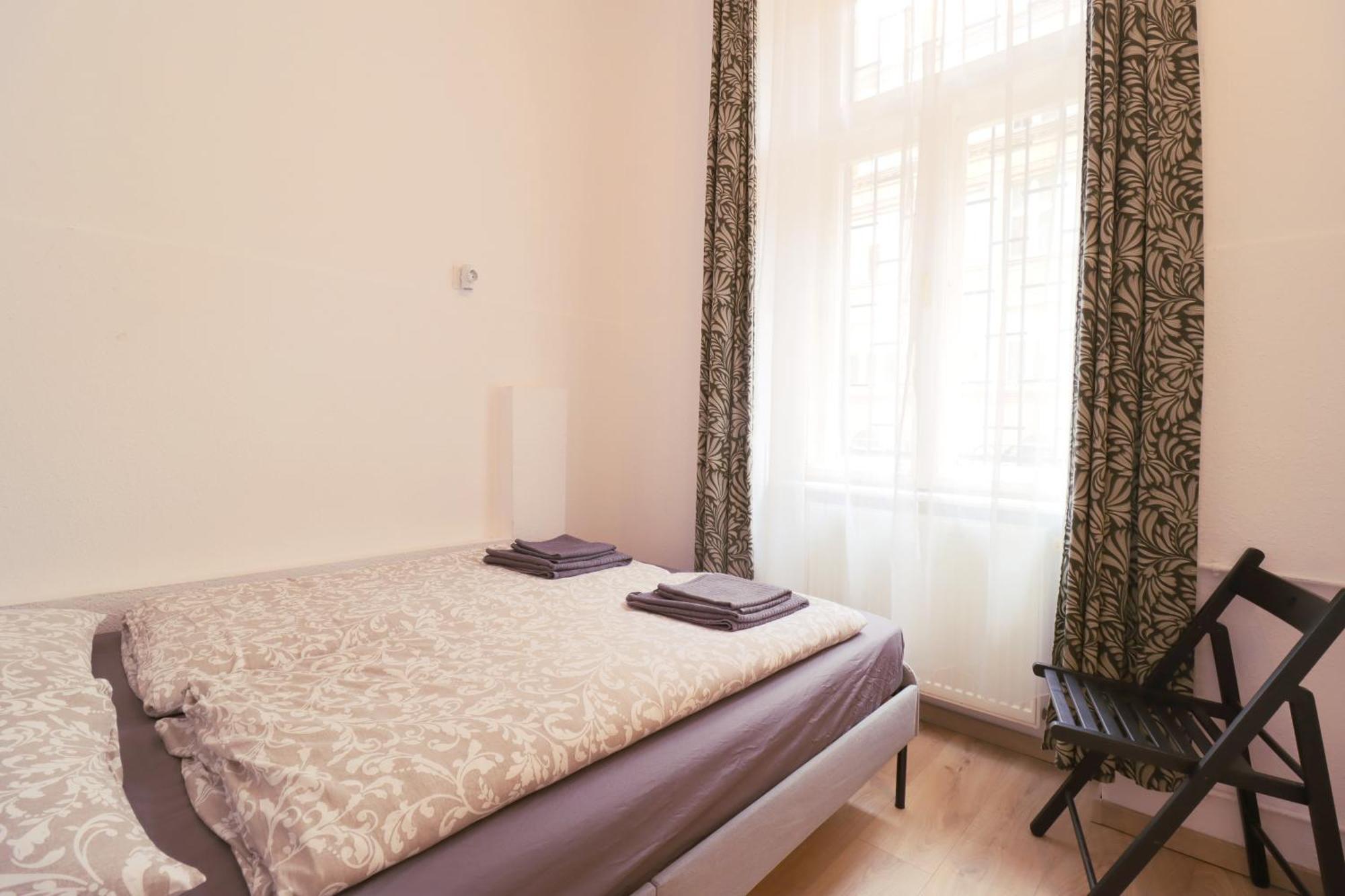 Joseph Boulevard Apartment - 3Bdr, 2Bath, 8Ppl Budapest Extérieur photo