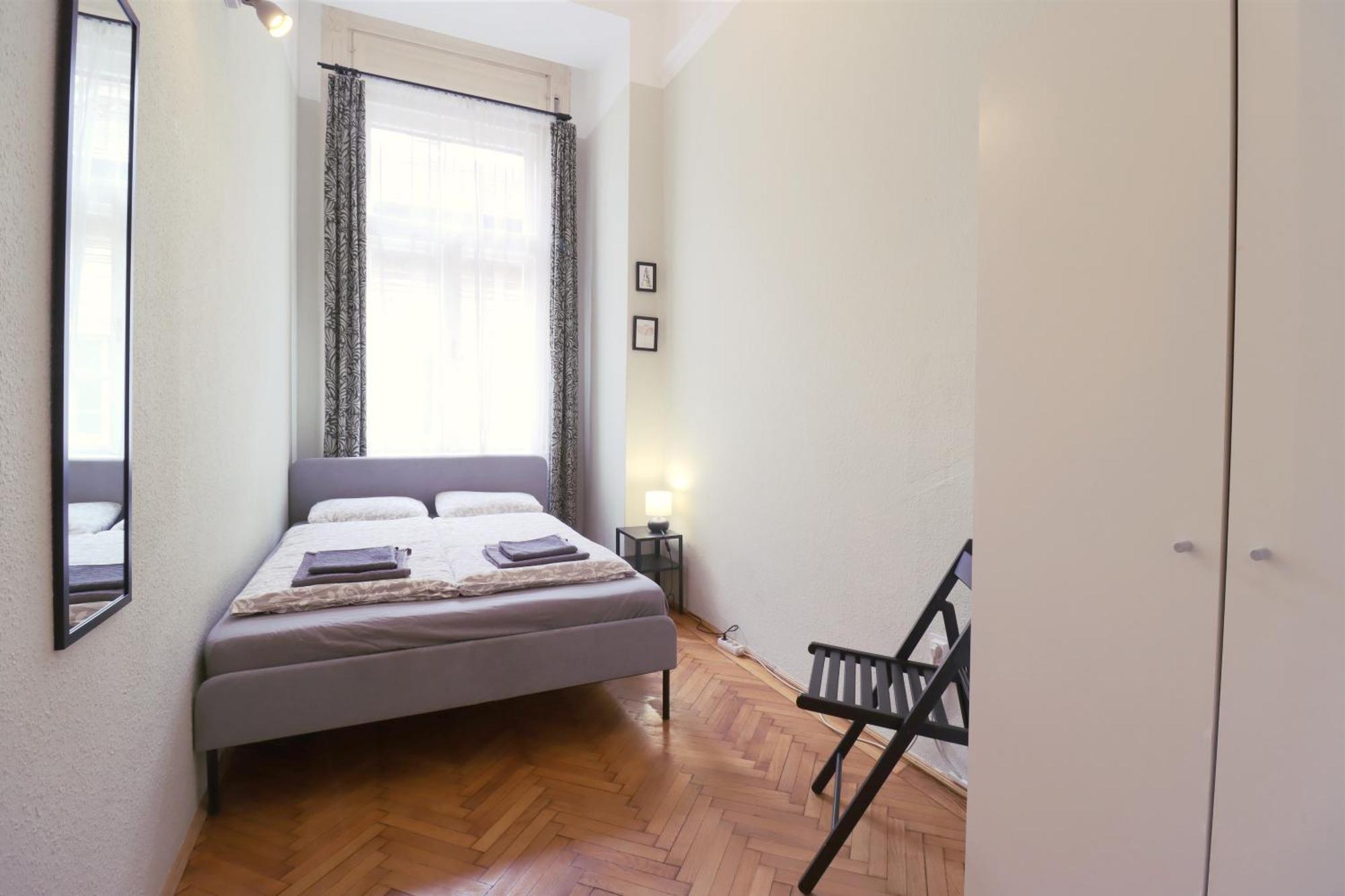 Joseph Boulevard Apartment - 3Bdr, 2Bath, 8Ppl Budapest Extérieur photo