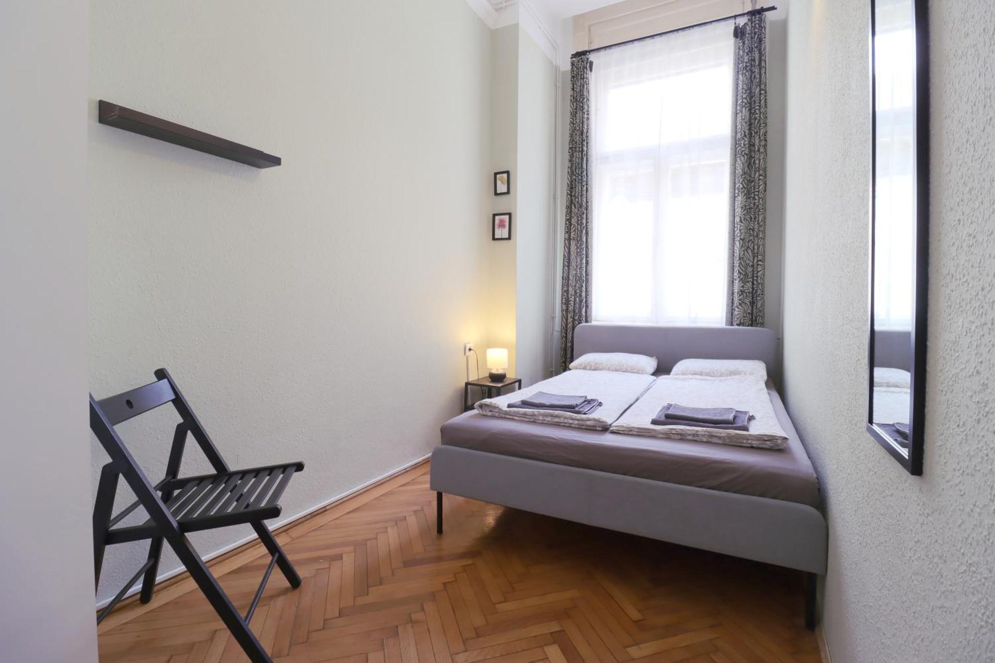 Joseph Boulevard Apartment - 3Bdr, 2Bath, 8Ppl Budapest Extérieur photo