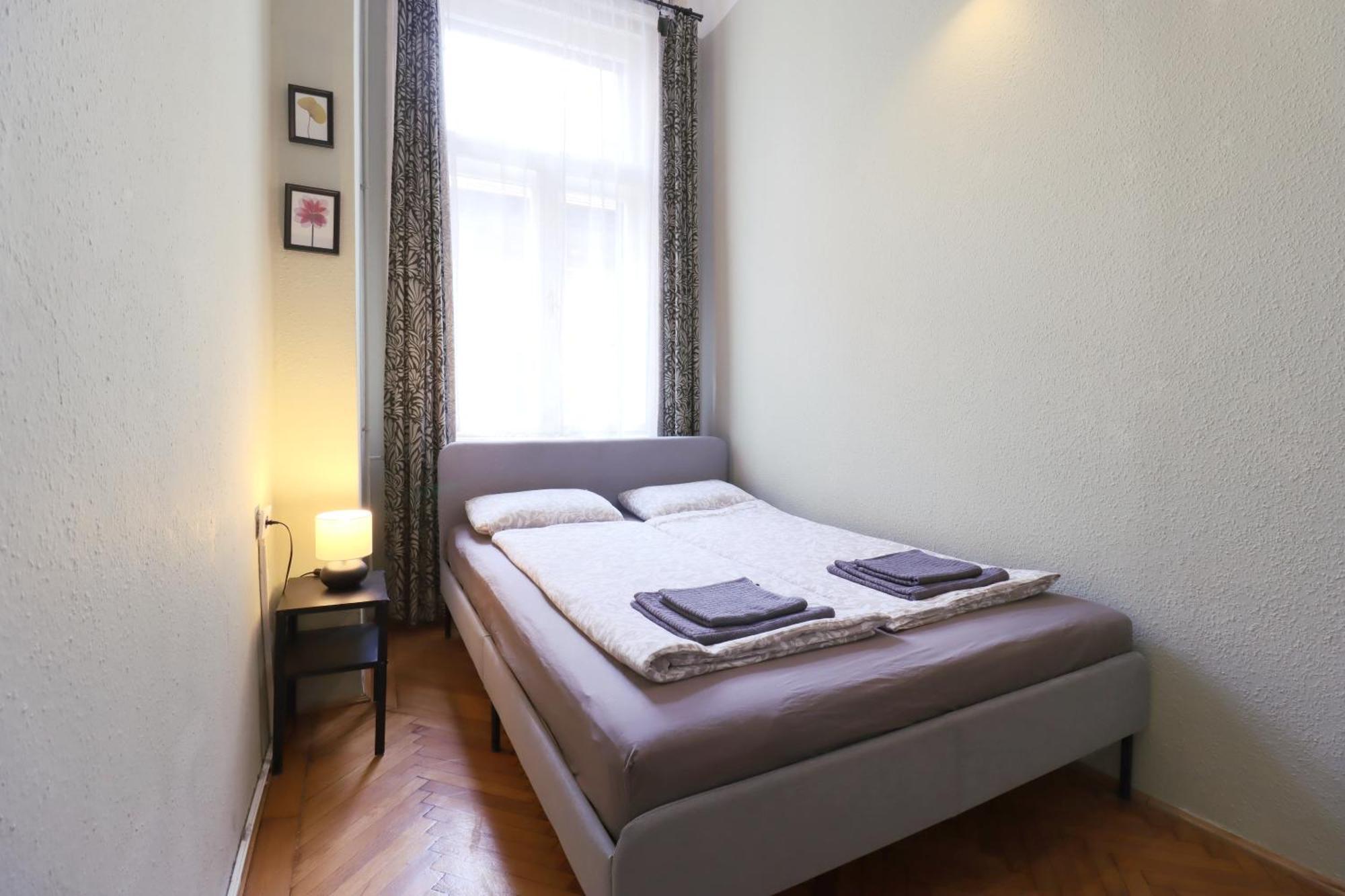 Joseph Boulevard Apartment - 3Bdr, 2Bath, 8Ppl Budapest Extérieur photo
